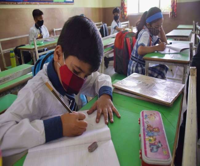 https://www.jagranimages.com/images/newimg/13102021/13_10_2021-student_22108056_9571937.jpg