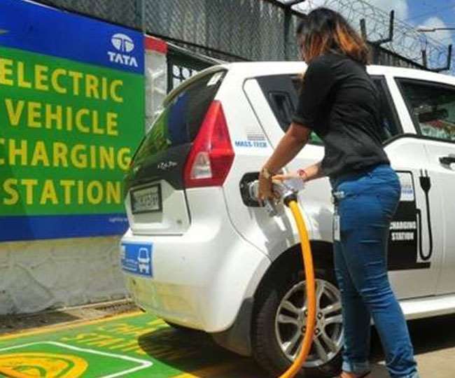 Electric Vehicle Benefits: पढ़िये- कैसे इलेक्ट्रिक वाहन खरीदकर आप पहुंचाएंगे लाखों लोगों को फायदा