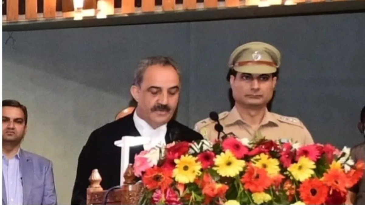 Jammu Kashmir के नए चीफ जस्टिस अली मोहम्मद मागरे ने ली पद व गोपणीयता की शपथ