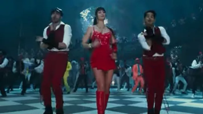 Phone Bhoot song Kinna Sona: फिल्म फोन भूत का गाना रिलीज कर दिया गया है।