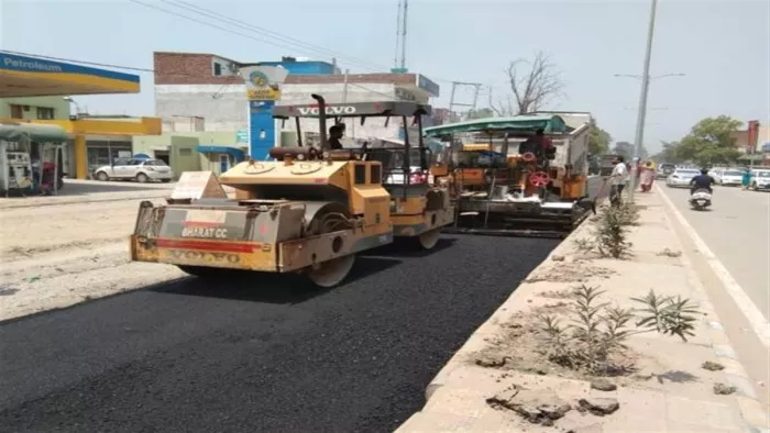 प्रधानमंत्री ग्राम सड़क योजना (पीएमजीएसवाई) के तीसरे चरण को प्रधानमंत्री नरेन्द्र मोदी आज चंबा से शुरू करेंगे।