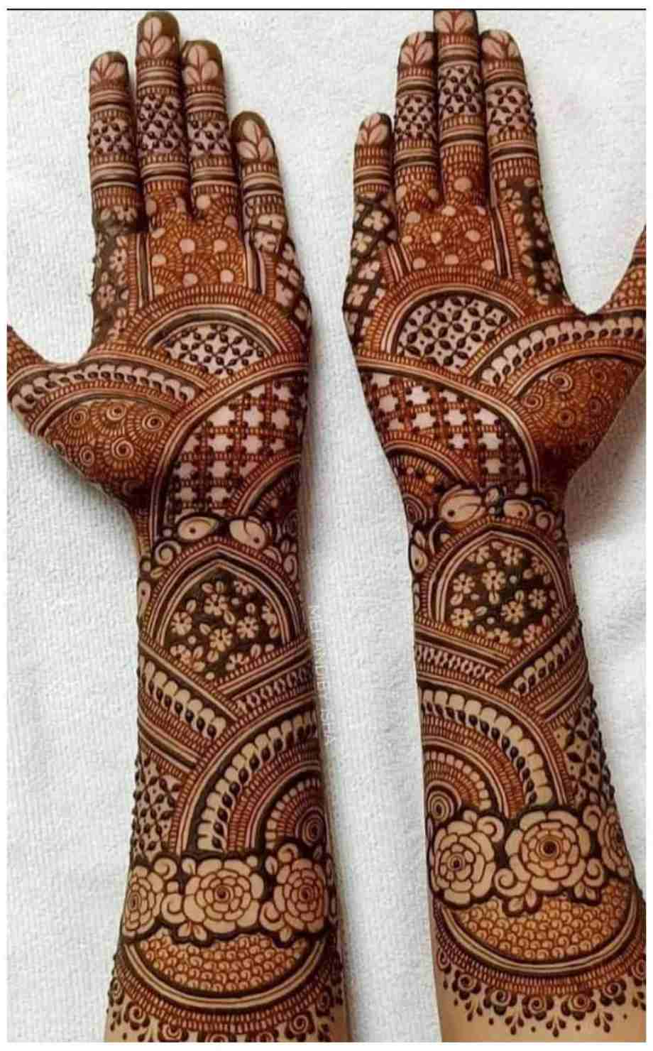 Simple Mehndi Design That Looks Gorgeous on Hands