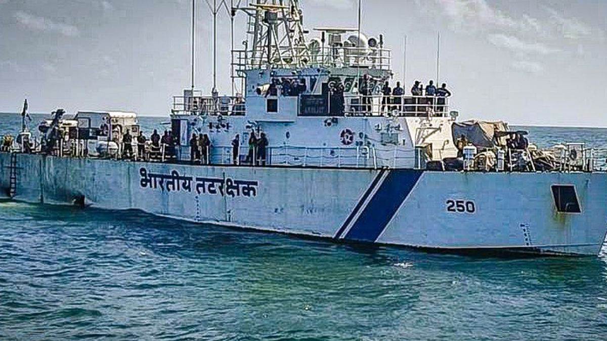 2025 तक तटरक्षक बल के बेड़े में होंगे 200 के करीब जहाज व 100 विमान
