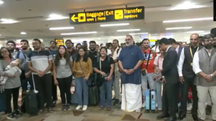 इजरायल से 212 भारतीय नागरिकों की पहली फ्लाइट पहुंची दिल्ली। (फोटो- एएनआई)