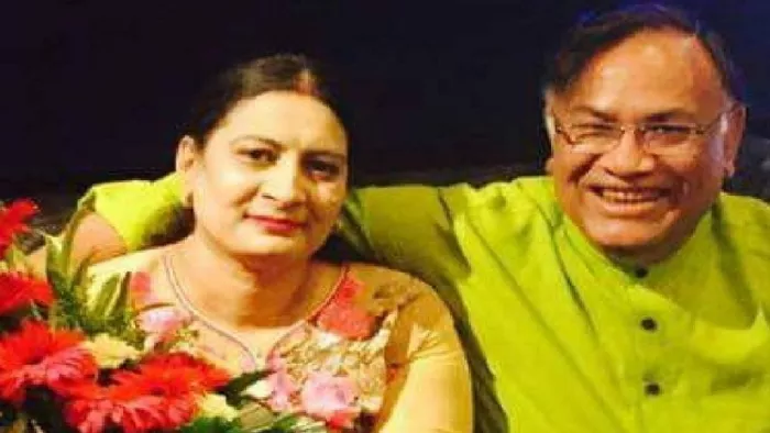 डॉ. समीर हाजरा और डॉ. प्रेमा हाजरा की फाइल फोटो।