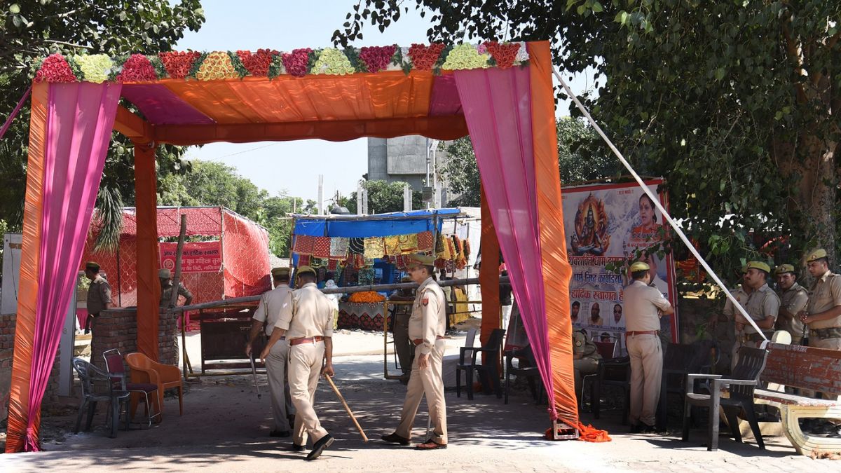 गाजियाबाद के डासना देवी मंदिर में आज महापंचायत, पुलिस ने नहीं दी अनुमति ...