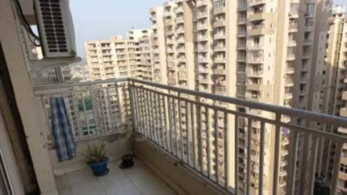 Noida Flats: गौतमबुद्ध नगर में 50 हजार फ्लैटों की रजिस्ट्री का सुलझेगा विवाद, जिला प्रशासन ने की पहल