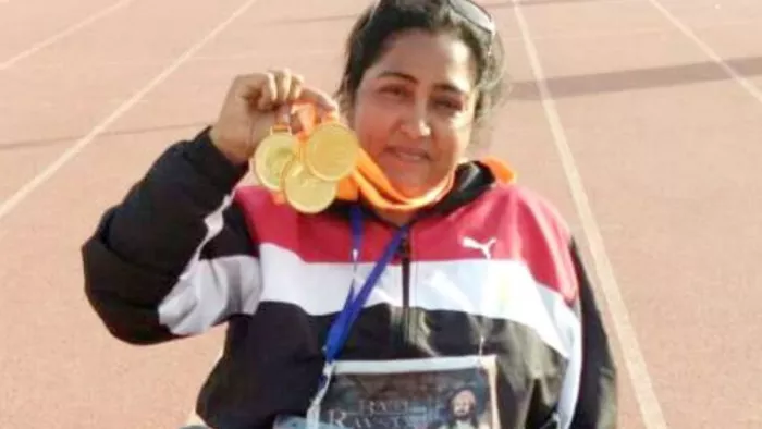 जयपुर में हुई राष्ट्रीय पैरा एथलेटिक चैंपियनशिप में तीन स्वर्ण पदक जीतने वाली पैरा एथलीट कंचन लखानी।।
