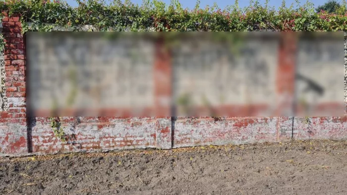 लल्ले गांव में डेरा ब्यास सत्संग घर की दीवार पर शरारती तत्वों ने खालिस्तानी नारे लिखे।