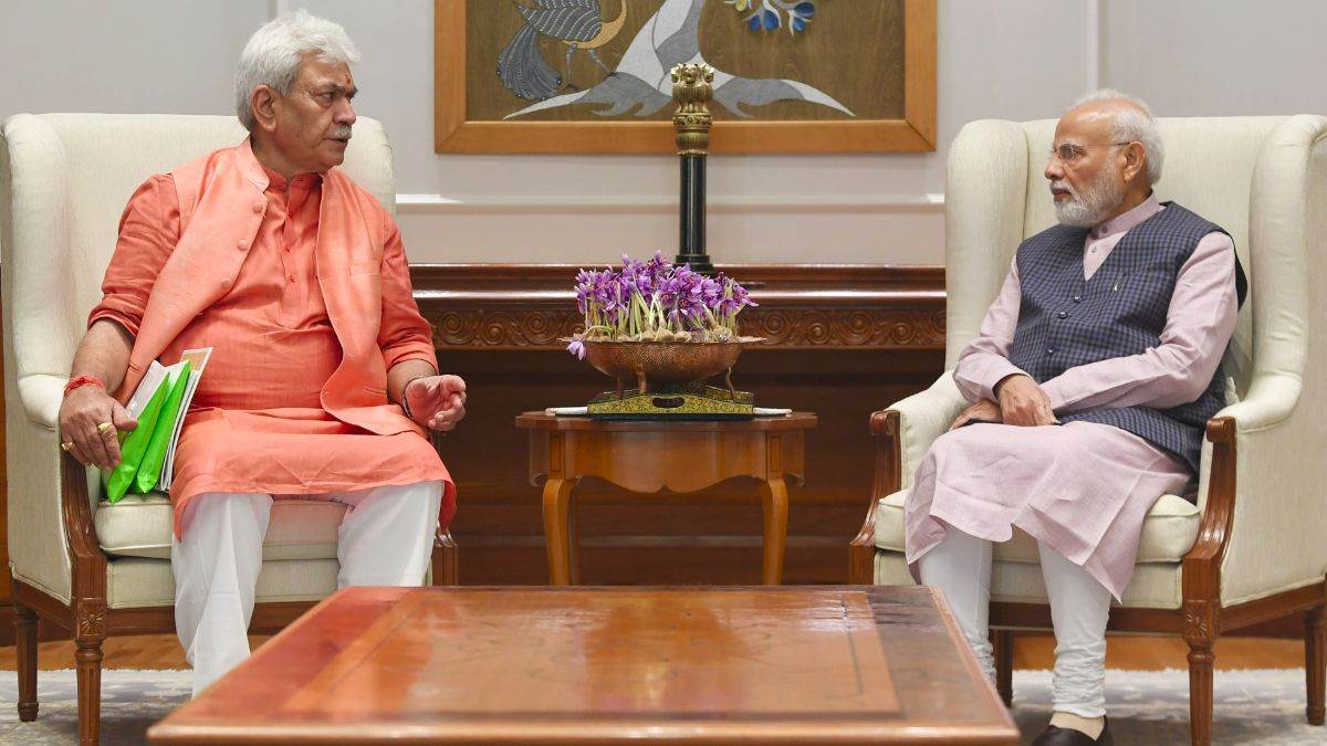 https://www.jagranimages.com/images/newimg/13112022/13_11_2022-lg_with_pm_23202187.jpg