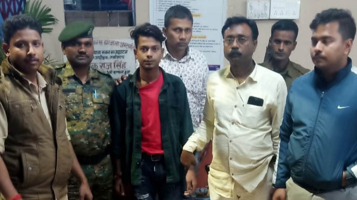 https://www.jagranimages.com/images/newimg/13112022/13_11_2022-west_bengal_police_in_lakhisarai_23201124.jpg