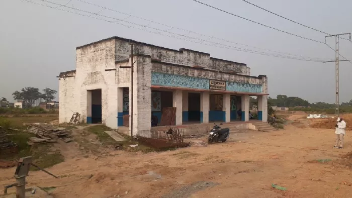 भूतिया आरोपों के चलते बेगुनकोदर स्टेशन है बदनाम।