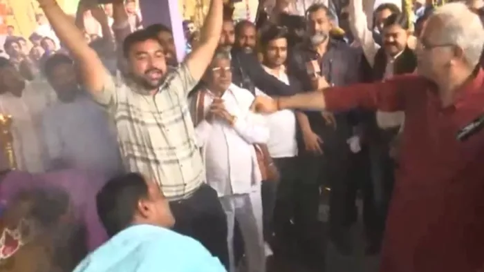 सीएम बघेल ने गोवर्धन पूजा के दिन एक अनूठे अनुष्ठान में शिरकत की।(फोटो सोर्स: एएनआई)