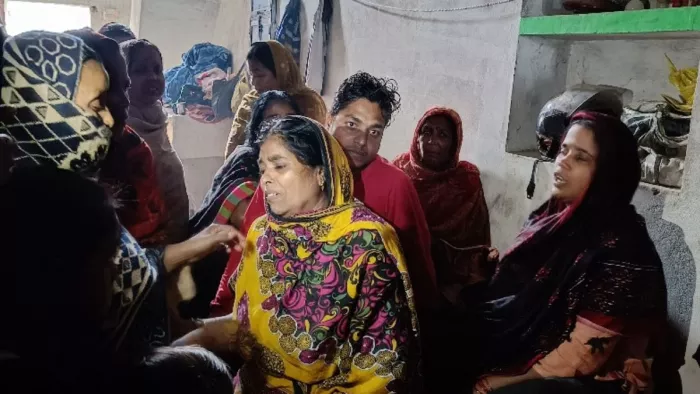 Saran News: आतिशबाजी देखने गया था मासूम, पिकअप ने कुचला, दादा ने रोते हुए बताया- उसने तड़प-तड़पकर तोड़ा दम