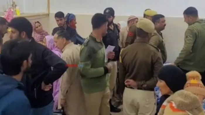 पुंछ में सीमावर्ती इलाकों के पास टाटा सूमो कार अनियंत्रित होकर गिरी नाले में