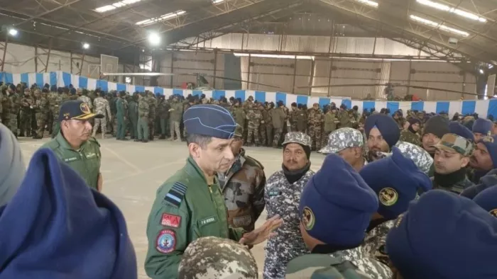 सशस्त्र सेनाओं के शीर्ष कमांडरों ने पूर्वी लद्दाख का किया दौरा