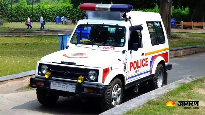 पिस्तौल के बल पर युवती से स्कूटी-मोबाइल लूटकर फरार। फाइल फोटो