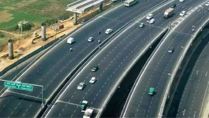 सांख्यिकी मंत्रालय 150 करोड़ रुपये से अधिक लागत वाली बुनियादी ढांचा परियोजनाओं पर नजर रखता है।