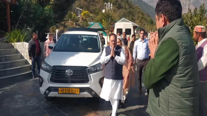 अपनी बुआ गंगा देवी के अंतिम संस्कार में शामिल होने भाजपा के राष्ट्रीय अध्यक्ष जेपी नड्डा कुल्लू पहुंचे