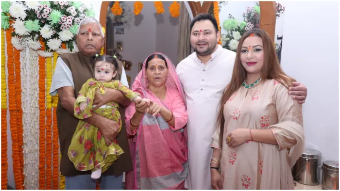 लालू और नीतीश ने परिवार संग मनाई दीपावली; तेजस्वी की बेटी कात्यायिनी ने मोह लिया सबका मन