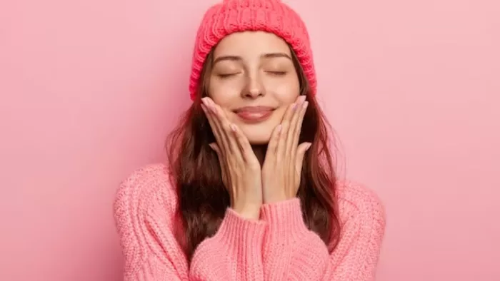Oil For Skin: सर्दियों में चेहरे पर लगाएं ये तेल