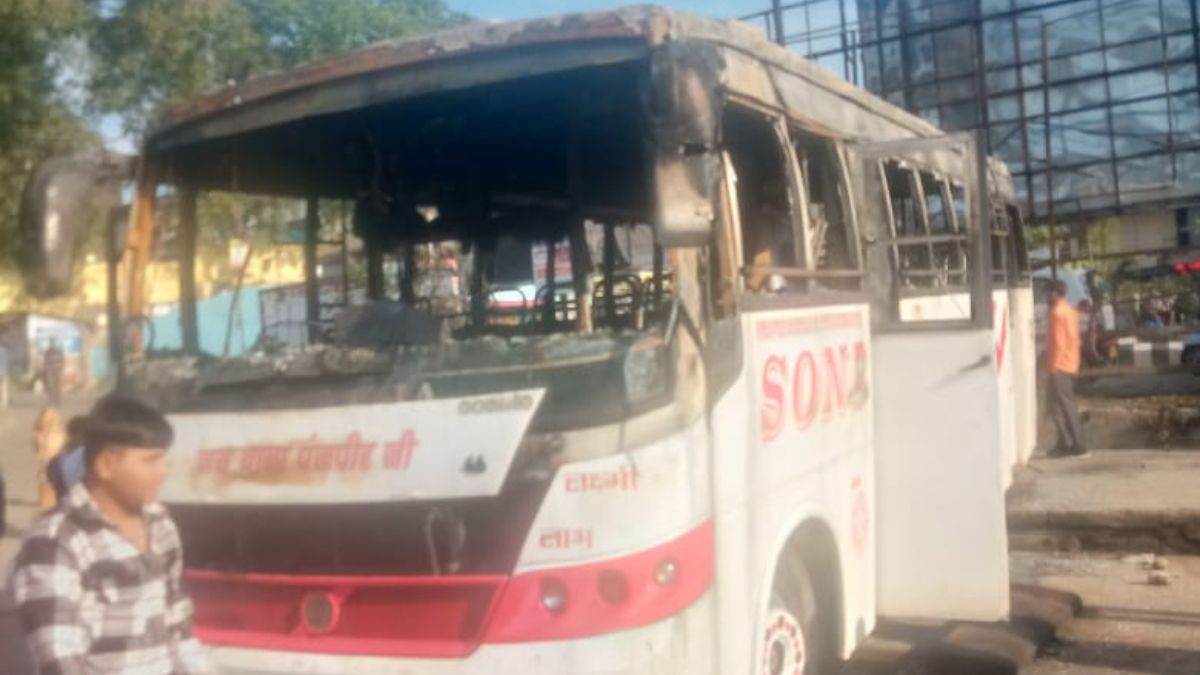 bus caught fire in hamirpur three incidents of fire on diwali day loss worth lakhs of rupees