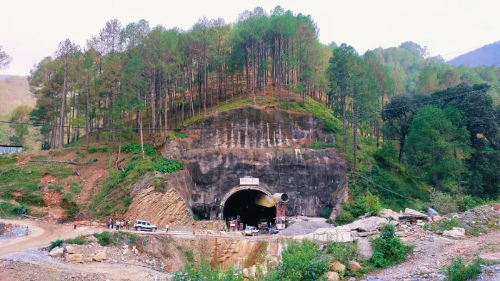 उत्तरकाशी टनल हादसे में चक्रधरपुर का महादेव नायक फंसा