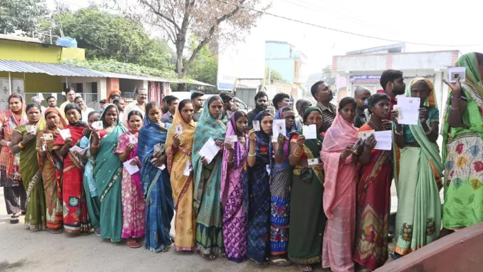 झारखंड में लोकतंत्र का जश्न, ग्रामीण इलाकों में मतदान का आंकड़ा बढ़ा
