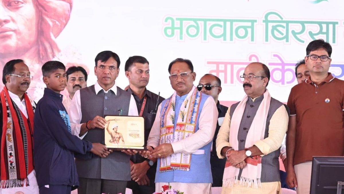 https://www.jagranimages.com/images/newimg/13112024/13_11_2024-mansukh_minister1_23830590.jpg