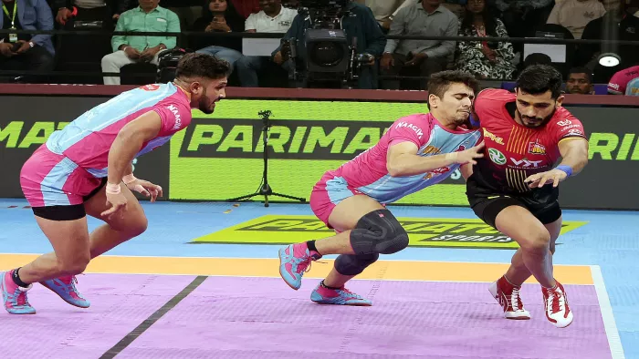 Pro Kabaddi League: बेंगलुरु बुल्स ने जयपुर पिंक पैंथर्स को हराया।