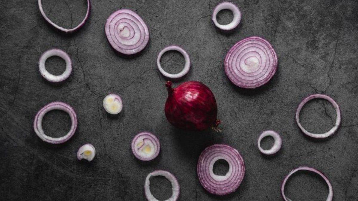 amazing health benefits of raw onion pyaj khane ke fayde