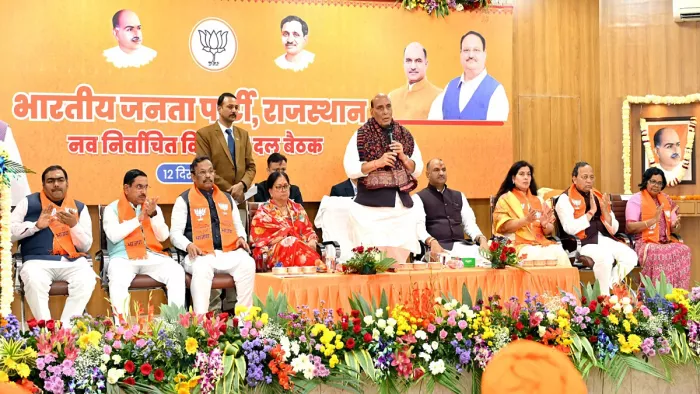 Vasundhara Raje: '...आपको ताली बजानी है', वसुंधरा समर्थक विधायकों से ऐसा क्यों बोले राजनाथ सिंह? (फोटो एएनआई)