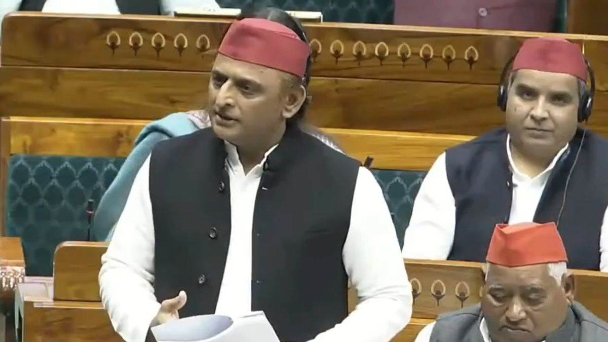 https://www.jagranimages.com/images/newimg/13122024/13_12_2024-akhilesh_at_sansad_23847787.jpg