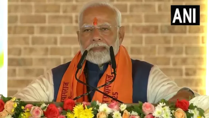 प्रयागराज में जनता को संबोधित करते हुए प्रधानमंत्री नरेंद्र मोदी। फोटो सोर्स- ANI