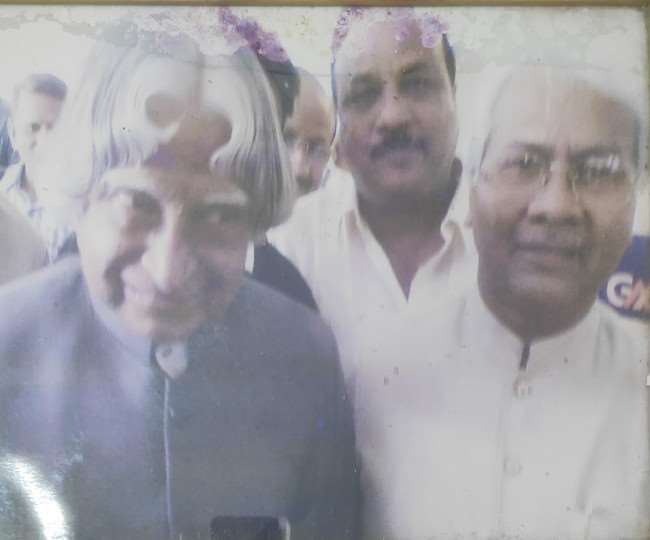 तत्कालीन राष्ट्रपति एपीजे अब्दुल कलाम के साथ राकेश्वर पांडेय। फाइल फोटो