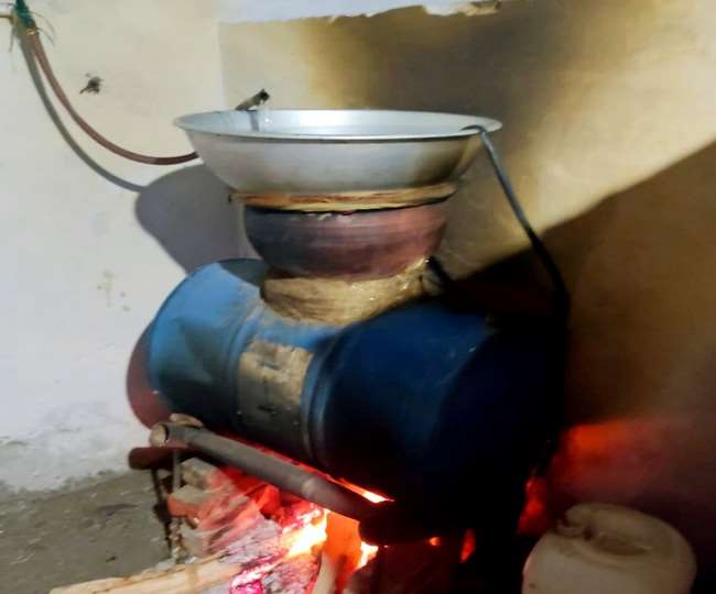 तरनतारन के पट्टी क्षेत्र में देसी शराब तैयार करने लिए लगाई गई भट्ठी। राजन शर्मा