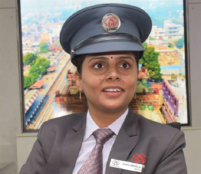 कानपुर मेट्रो ट्रेन की पहली महिला पायलट हैं ज्योति शुक्ला।