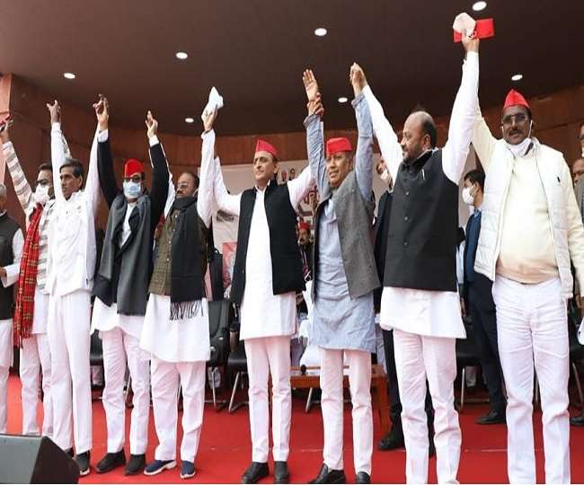 भाजपा से इस्तीफा देने वाले चार विधायक भी समाजवादी पार्टी में शामिल हो गए