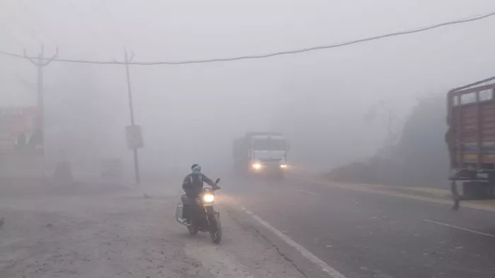 UP Weather Update Today कौशाम्बी में सुबह छाया घना कोहरा