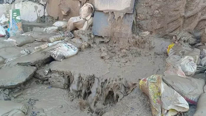 Joshimath Sinking: जलधारा से पानी का प्रवाह बढ़ने से सरकार की चिंता भी बढ़ गई है।