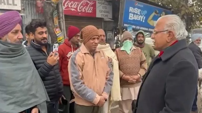 Ambala News: ठंड की ठिठुरन के बीच CM मनोहर लाल ने सड़क किनारे आम लोगों का हालचाल जाना।