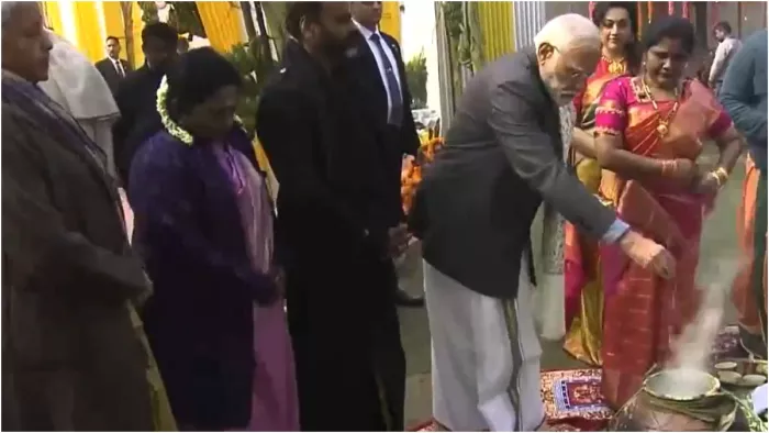 केंद्रीय राज्यमंत्री एल मुरुगन के घर पहुंचे PM मोदी (Image: ANI)