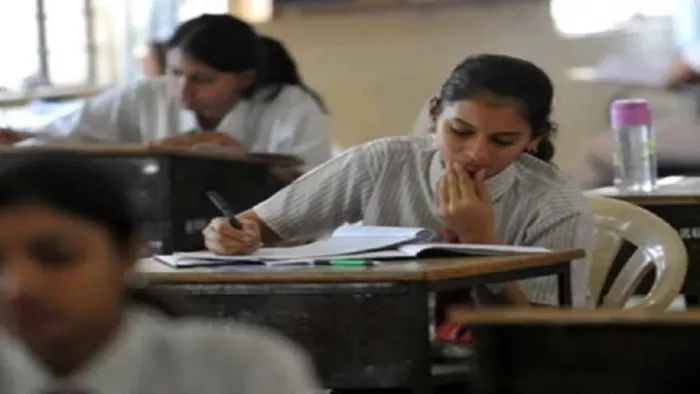 UP Board Exam : इस सप्ताह स्कूल में पहुंच जाएंगी बोड एग्जाम की कॉपियां, जानिए कबसे होंगी परीक्षा