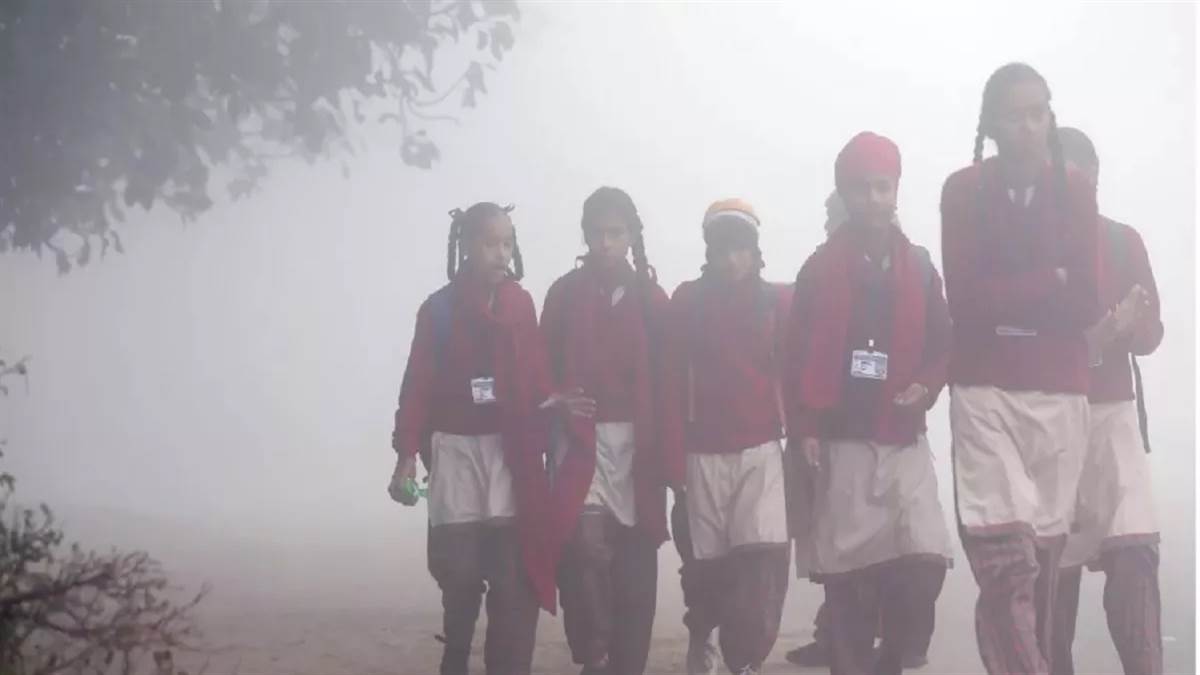 https://www.jagranimages.com/images/newimg/14012024/14_01_2024-winter_school_23629202.jpg