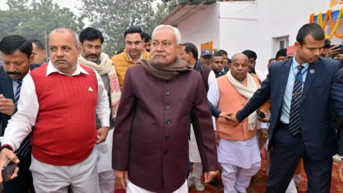 नीतीश कुमार को घर बुलाकर खुद गायब हो गए चिराग (फोटो- एक्स)