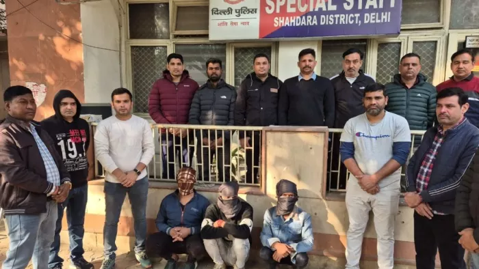 पुलिस की गिरफ्त में आरोपित। फोटो- जागरण