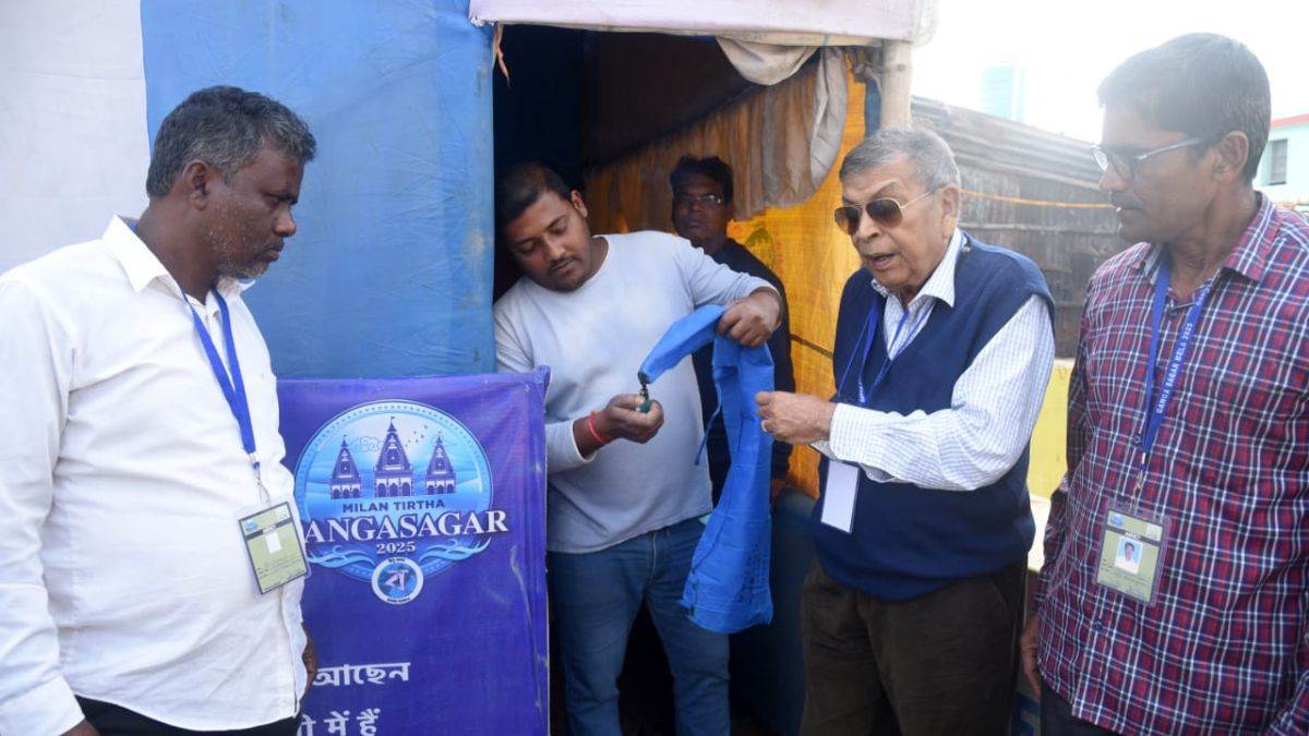 kolkata gangasagar mela 2025 86 year old sen engaged with the team in making punya dham fireproof said now there is no fear of fire