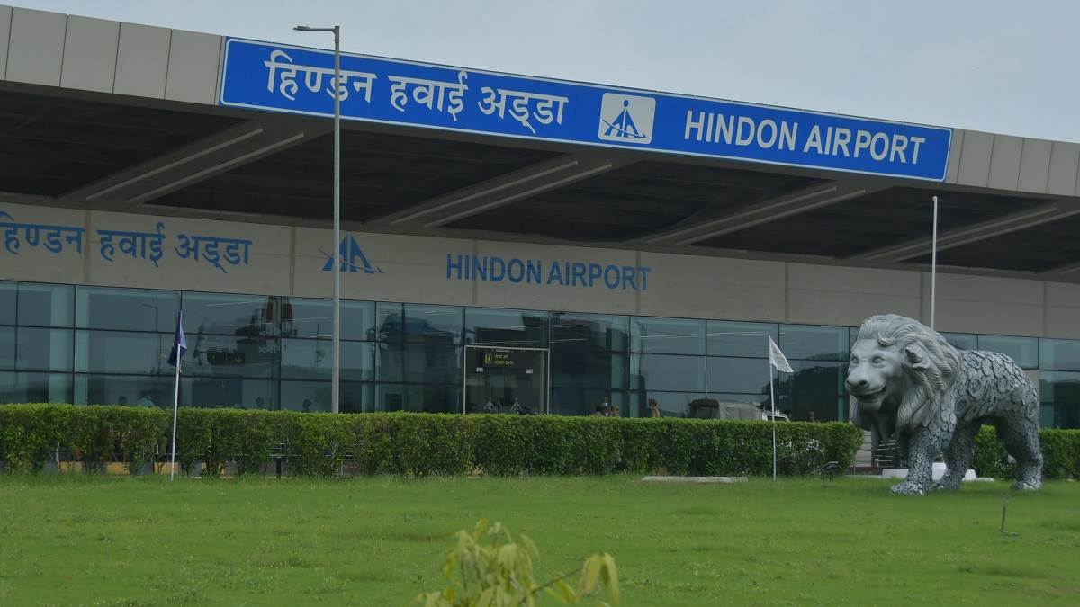 https://www.jagranimages.com/images/newimg/14012025/14_01_2025-hindon_airport_2_23866770.jpg