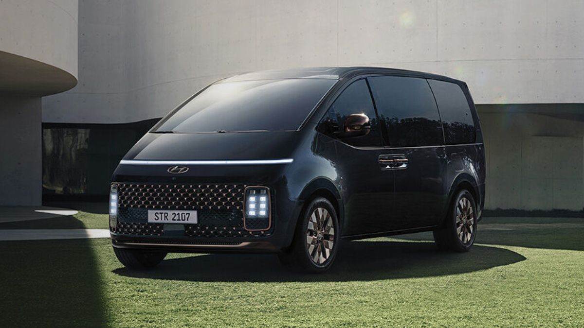 https://www.jagranimages.com/images/newimg/14012025/14_01_2025-hyundai_staria_23866590.jpg