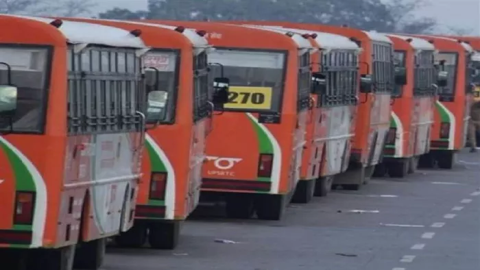 महाकुंभ मेला में 30 घंटे में 2.68 लाख से अधिक श्रद्धालुओं ने की शटल बस से यात्रा। (तस्वीर जागरण)